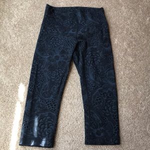 Size 4 lululemon yoga pants. Good condition.